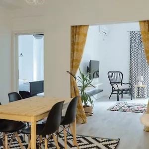 Center - Quinet Large Apartment