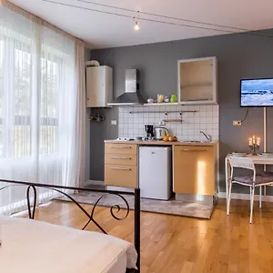 Nostalgia Ii Apartment