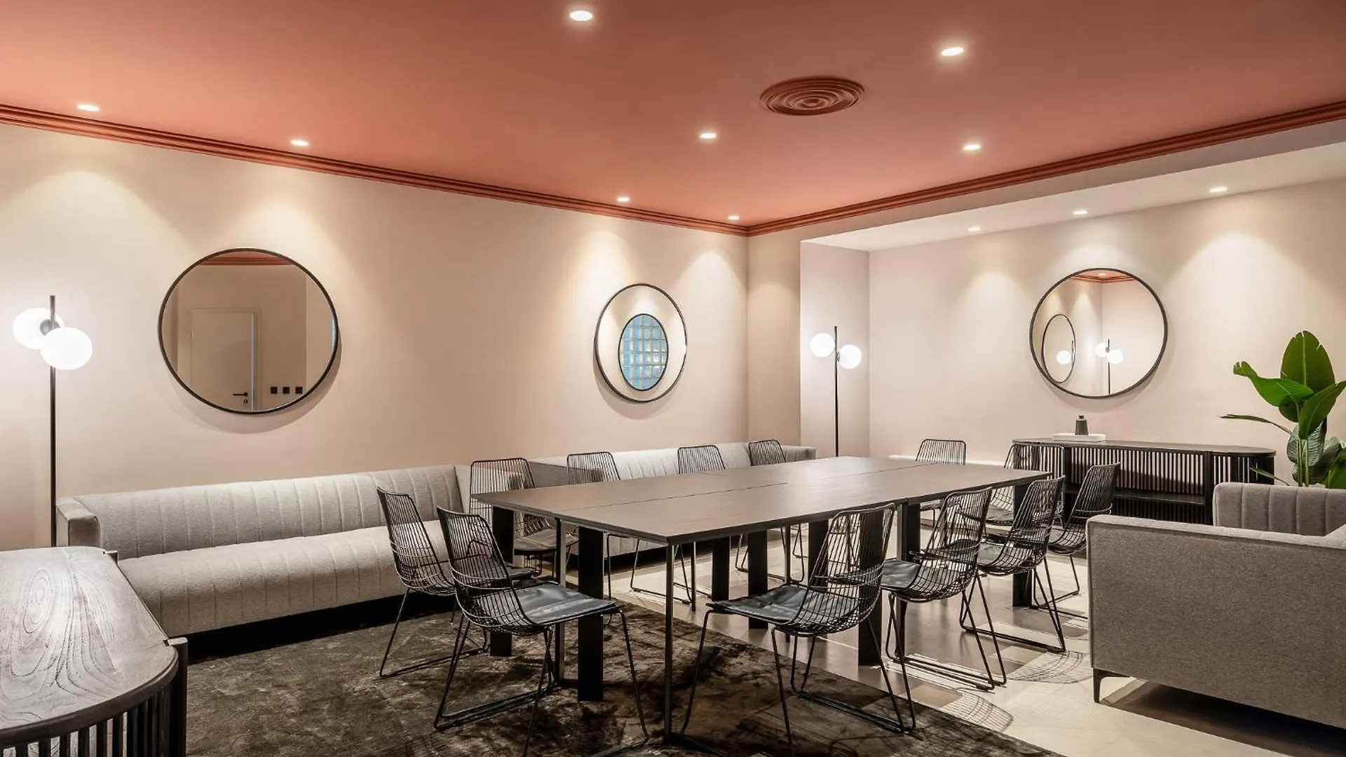 Visionapartments Bucharest - Contactless Check-In 4*,  Romanya